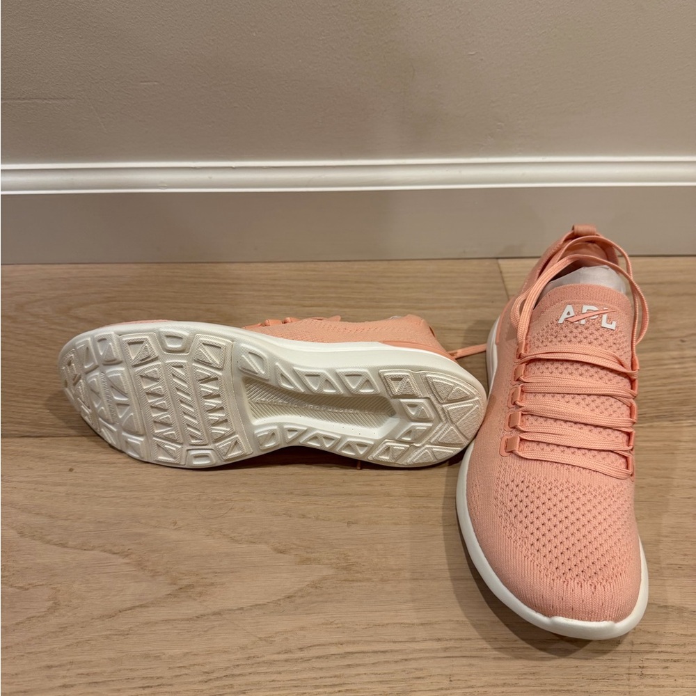 Brand new never worn APL Women’s Peach Knit Athletic Sneakers